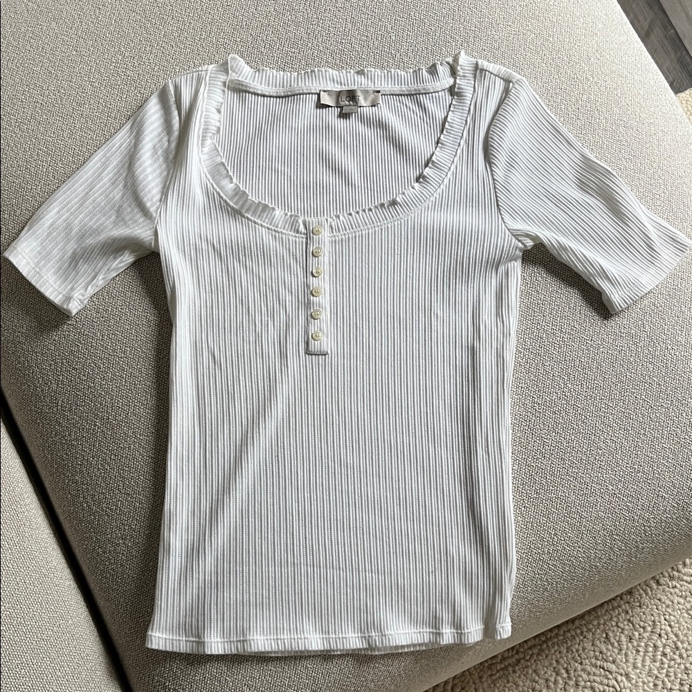 Elegant White Ribbed Women's Top